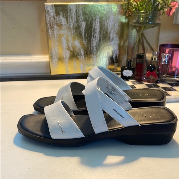 Liz Claiborne White and Black Minimalist Sandals - Picture 9 of 16